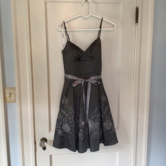 Oleg Cassini Charcoal Fit n Flare Embellished Dress in Charcoal sz 4 EUC - Picture 6 of 8